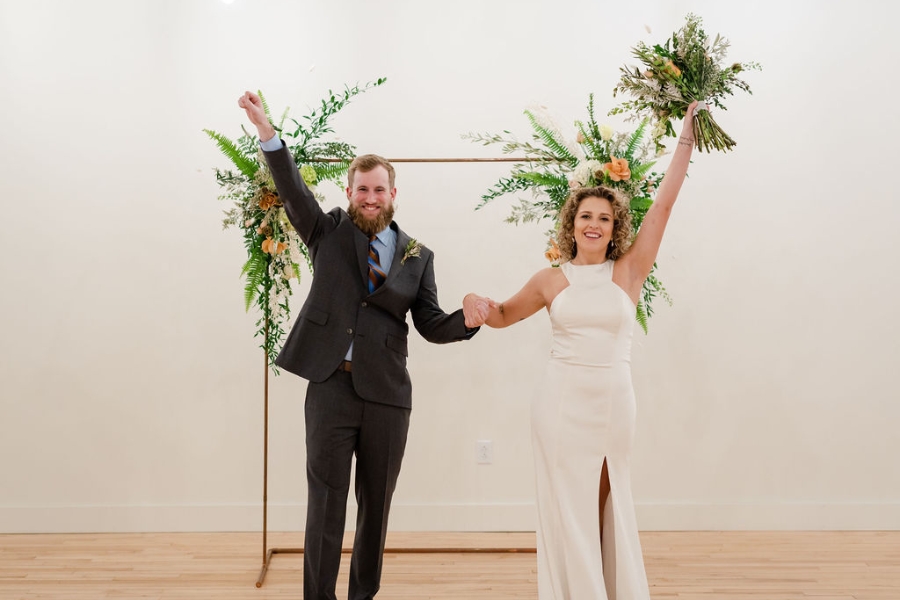 Couples gets married at Arrow Studio & Events